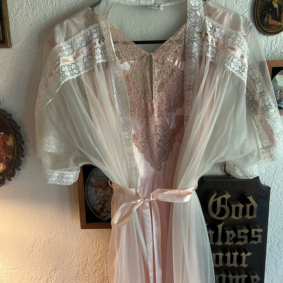 Stunning Antique 1930s slip gown and peignoir🤍 - Picture 3 of 9